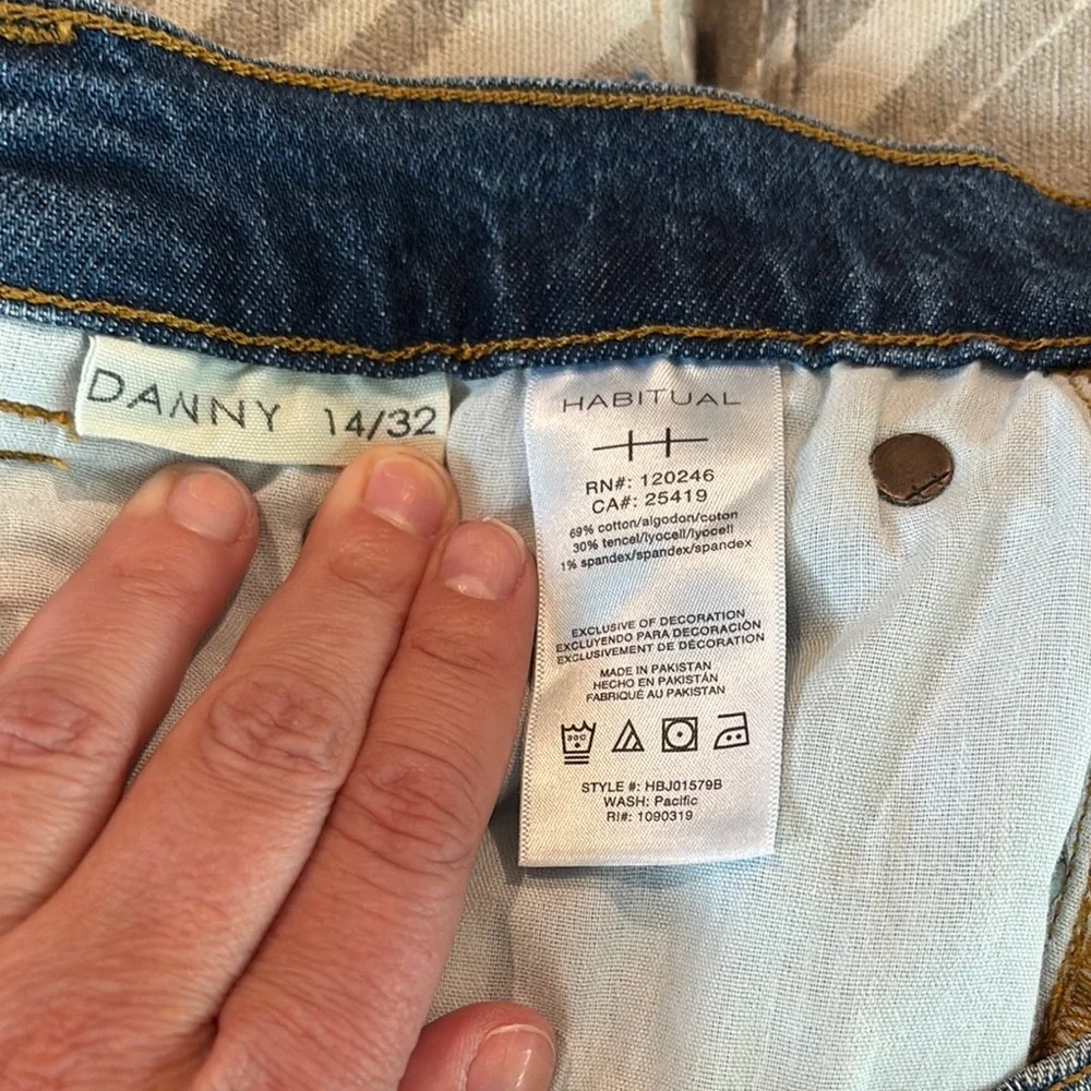 NWOT Habitual Blue Jean Shorts High Waist Raw Hem sz 14/32